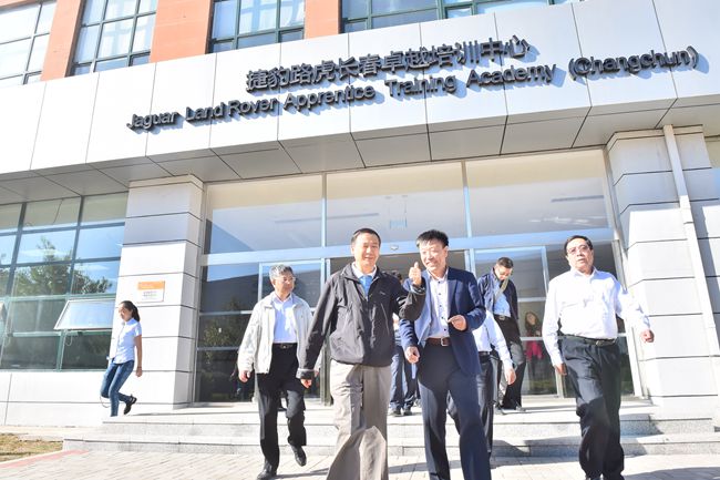 吴恒一行考察学校捷豹路虎长春卓越培训中心.JPG